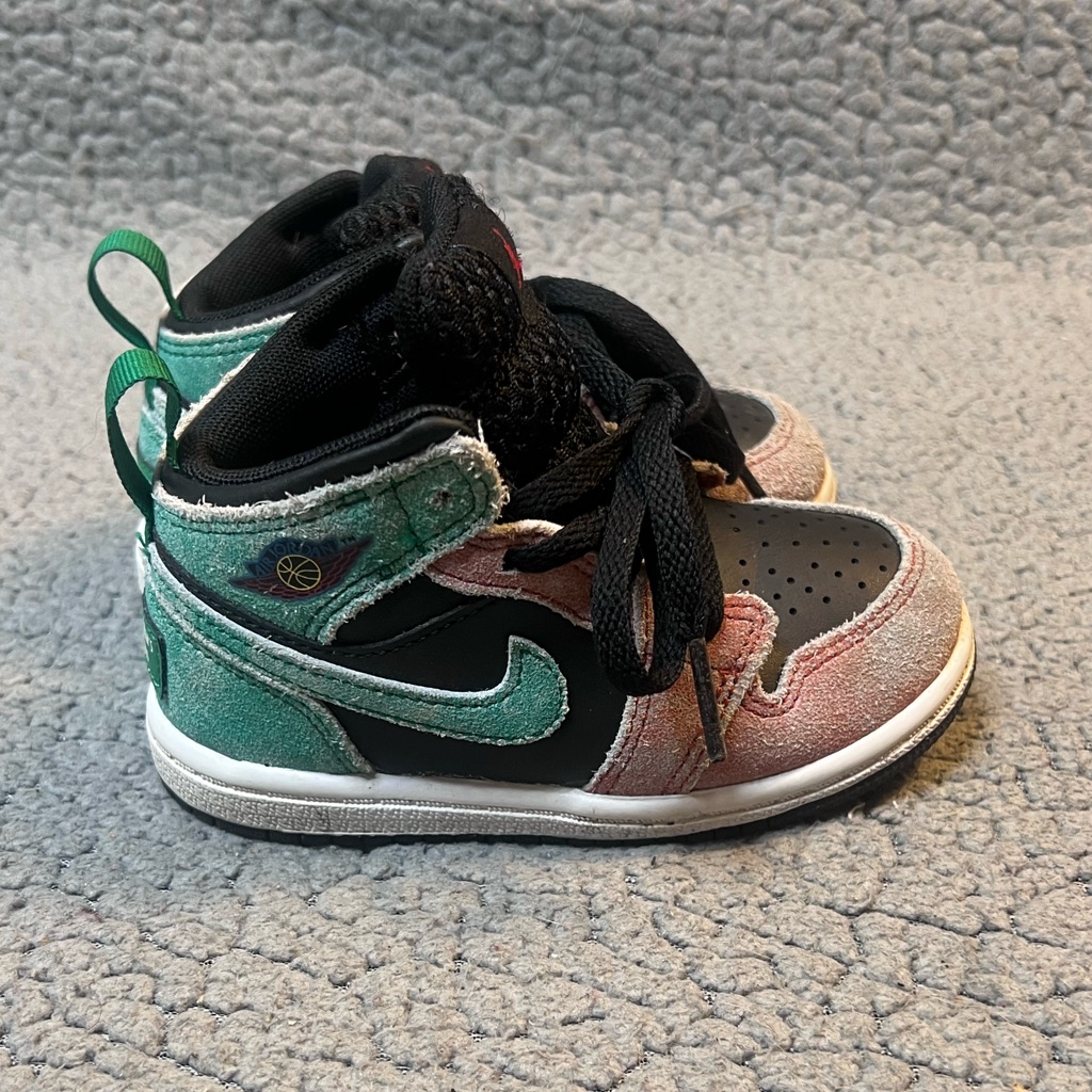 Air Jordan Michael Jordan’s Playground Mid Top Sneakers Boys Size 7c Green